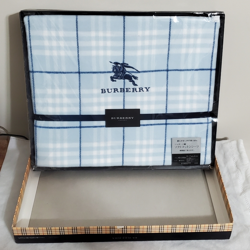 Burberry Sheets - Picture 2 of 6